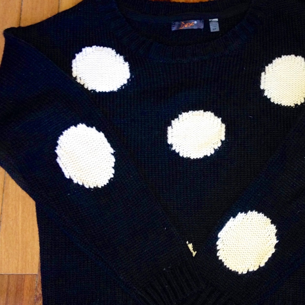 New white and lack cotton sweater